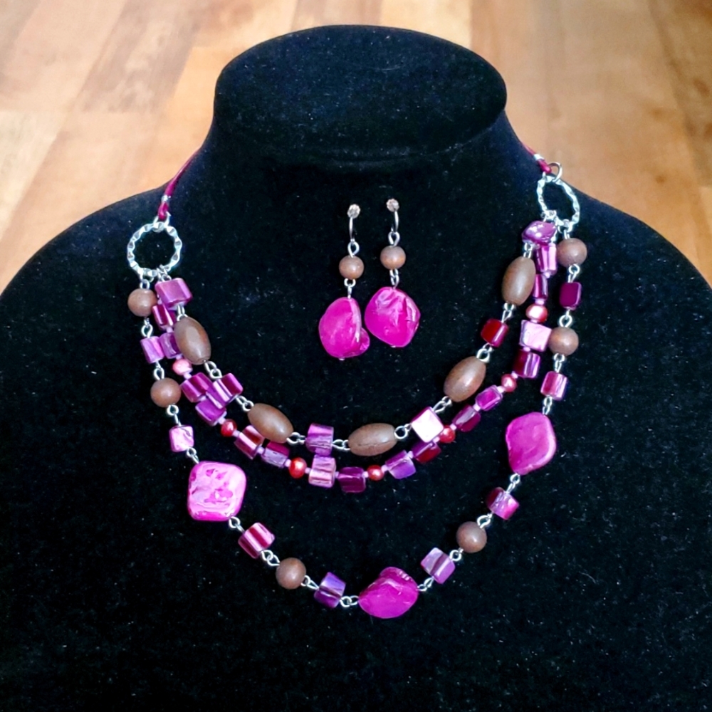 Island shell and bead stacked necklace and‎ earring set.